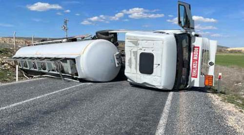 Eskişehir'de tehlikeli madde taşıyan Tır devrildi!