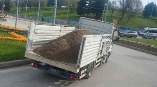 Eskişehir'de tehlikeli yolculuk! Döke döke gitti...