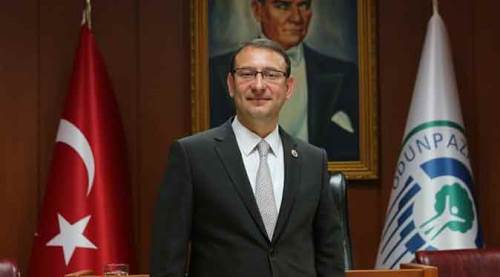 Eskişehir'de tek başına o partiden çok çalışıyor