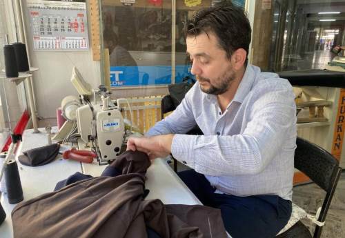 Eskişehir’de terziler artan tadilat talepleriyle iş yükünü artırıyor