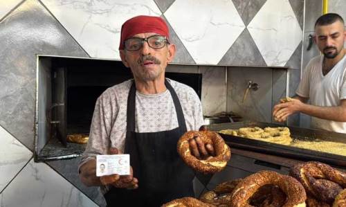 Eskişehir'de tesadüfün böylesi! 45 yıldır simit yapıyor, soyadı “Susam”