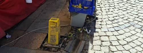 Eskişehir'de tezgahın ortasında elektrik panosu