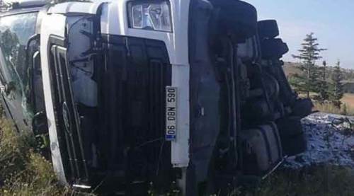 Eskişehir'de tır, şarampole yuvarlandı