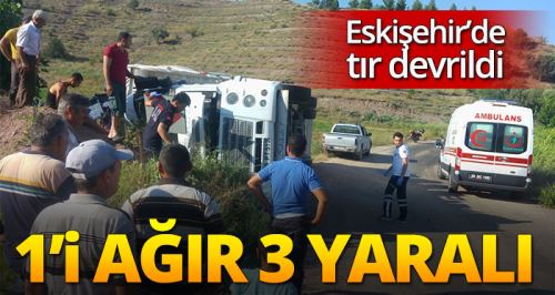 Eskişehir'de tır devrildi: 1'i ağır 3 yaralı