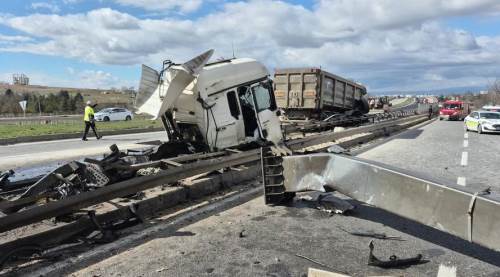 Eskişehir'de tır kazası: Ortalık savaş alanına döndü!