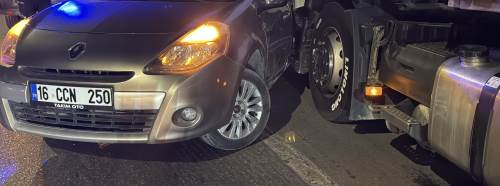 Eskişehir’de tır otomobile çarptı, trafik kısa süreli aksadı