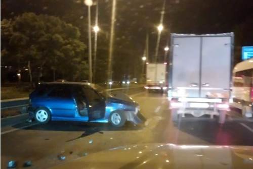 Eskişehir'de tıra arkadan çarpan araç hasar gördü!