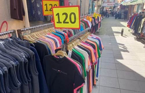 Eskişehir'de tişörtler tezgahlarda yerini aldı