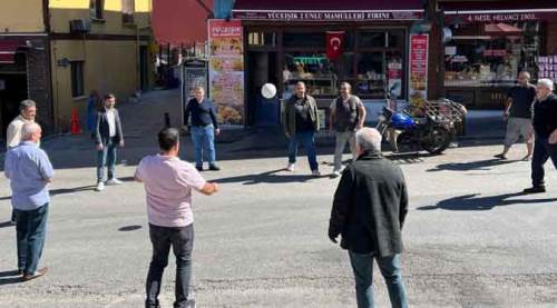 Eskişehir'de trafiğe kapalı caddede ilk iş bunu yaptılar!