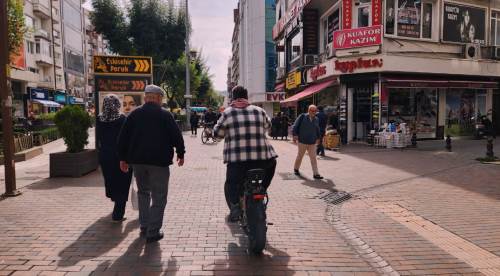 Eskişehir’de trafiğe kapalı caddelerde şaşırtan hareketlilik