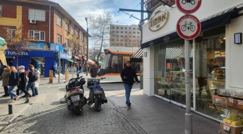 Eskişehir'de trafiğe kapalı yolda şaşırtan görüntü