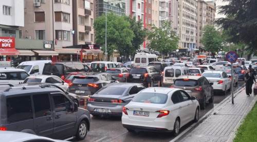 Eskişehir’de trafiğin azalmasını beklemek hayal!