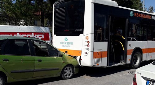 Eskişehir'de trafik kazası: 2 yaralı!