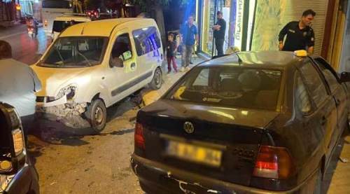 Eskişehir’de trafik kazası: Araçlar savruldu, biri dükkana girdi