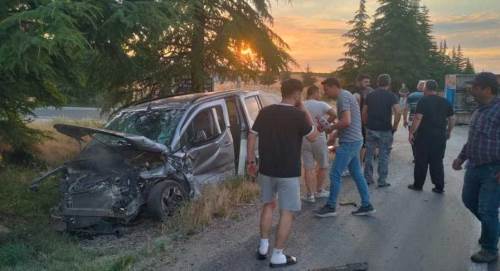 Eskişehir’de trafik kazası: Hafif ticari araç ile traktör çarpıştı, 2 yaralı
