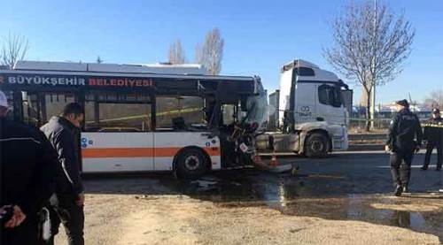 Eskişehir’de trafik kazası! Ölü ve yaralılar var...