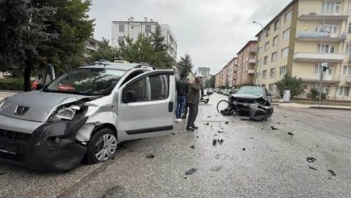 Eskişehir’de trafik kazası sonrası tansiyon yükseldi: Kavga anı kamerada!
