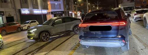 Eskişehir'de trafik kazası tramvay seferlerini aksattı!