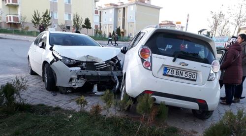 Eskişehir'de trafik kazasında 2 kişi yaralandı