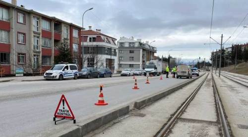 Eskişehir’de trafik kurallarını hiçe sayan 102 sürücüye ceza