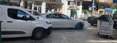 Eskişehir’de trafik sorunu bitmiyor: Çift sıra park trafiği felç etti