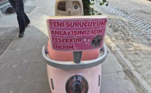 Eskişehir'de trafikte anlayış isteyen sürücünün notu tebessüm ettirdi