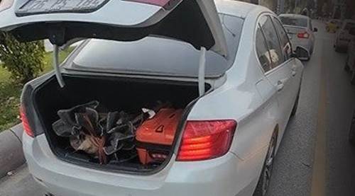 Eskişehir’de trafikte gülümseten bagaj uyarısı