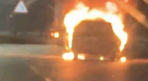 Eskişehir'de trafikteki araç alev topuna döndü