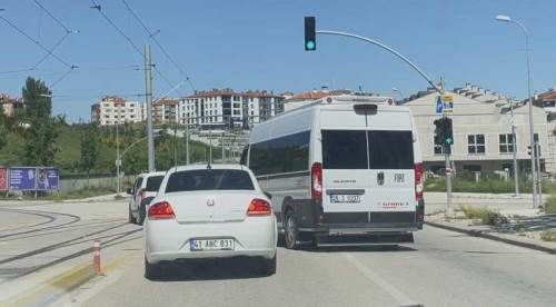 Eskişehir'de trafikteki tehlikeli an pahalıya patladı