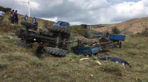 Eskişehir’de traktör şarampole yuvarlandı: 1 ölü, 3 yaralı!