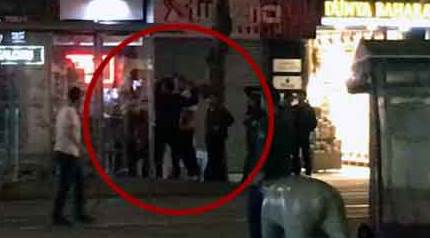 Eskişehir'de tramvay durağında süpürgeli kavga