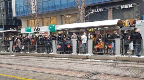 Eskişehir'de tramvay durağındaki bu manzarayı gören pes diyor