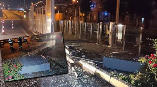 Eskişehir'de tramvay durağını bu hale getiren sürücü aranıyor!