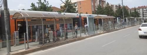 Eskişehir'de tramvay duraklarının turnike sorunu!