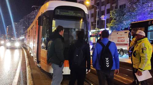 Eskişehir'de tramvay kadına çarpıp sıkıştırdı, durumu ağır!