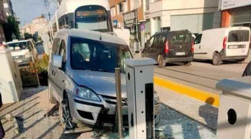 Eskişehir'de tramvay seferlerini vuran kaza!