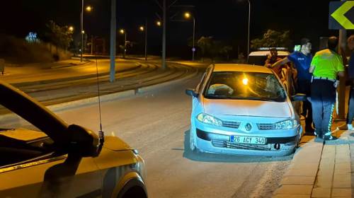 Eskişehir'de tramvay yoluna giren sürücü yürekleri ağza getirdi