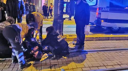Eskişehir'de tramvay yolunda korkutan anlar: Kafasını vurdu!