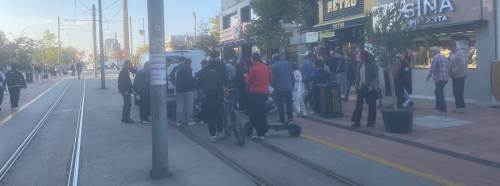 Eskişehir’de tramvay yolunda korkutan kaza: Vatandaşlar yardıma koştu