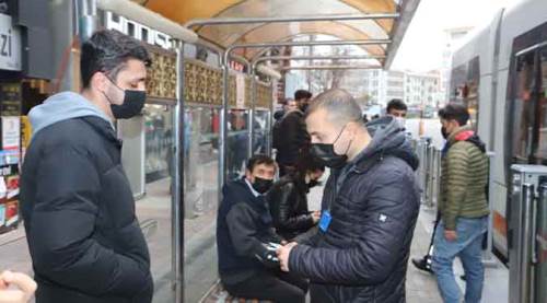 Eskişehir'de tramvayda bunu yapmanın cezası 581 lira oldu!
