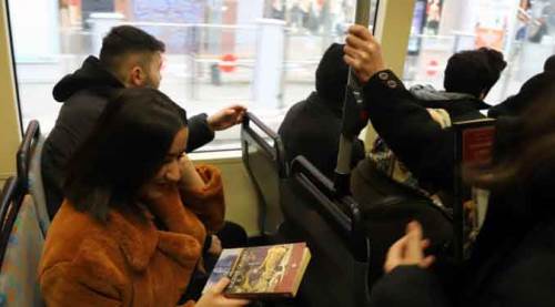 Eskişehir'de tramvayda güzel sürpriz