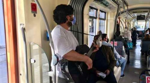 Eskişehir'de tramvayda müzik sefası!