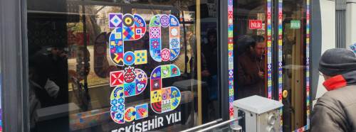 Eskişehir'de tramvaylar özel tasarımlarıyla şehri süslüyor!