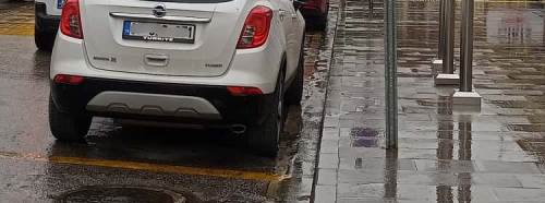 Eskişehir'de tren garı önüne duyarsız park!