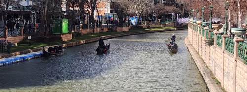 Eskişehir’de turistlerden gondol turlarına yoğun ilgi