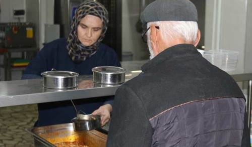 Eskişehir'de ücretsiz aşevine vatandaştan büyük ilgi