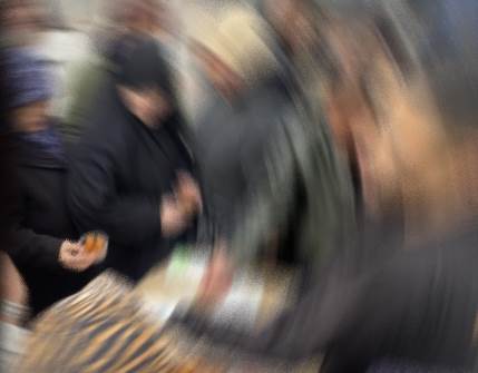 Eskişehir'de ücretsiz dağıtılınca birbirlerine girdiler...