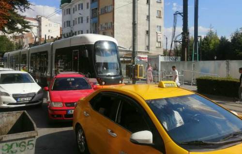 Eskişehir’de ulaşım yine kilitlendi! Tramvay ve otobüsler yolda kaldı