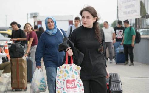 Eskişehir’de üniversite heyecanı başladı! Öğrenciler yurtlara yerleşiyor