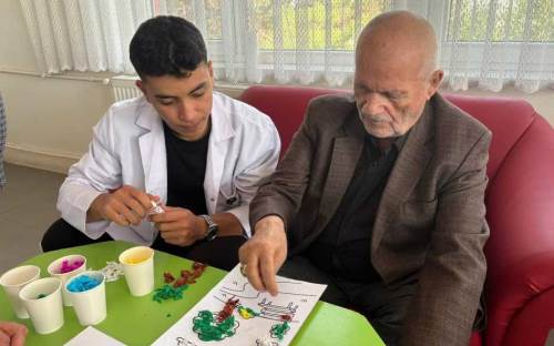 Eskişehir’de üniversite öğrencilerinden huzurevi sakinlerine anlamlı etkinlik